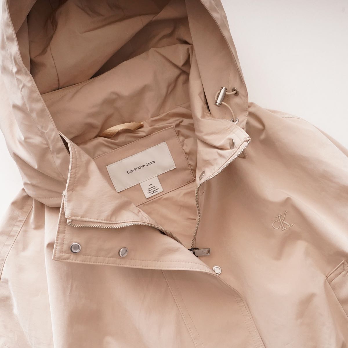 CK カルバンクライン ジーンズ ベージュ フード付き ピーチタッチ ショート丈 ジャケット CALVIN KLEIN JEANS BEIGE PEACH TOUCH SHORT JACKET WOMENS