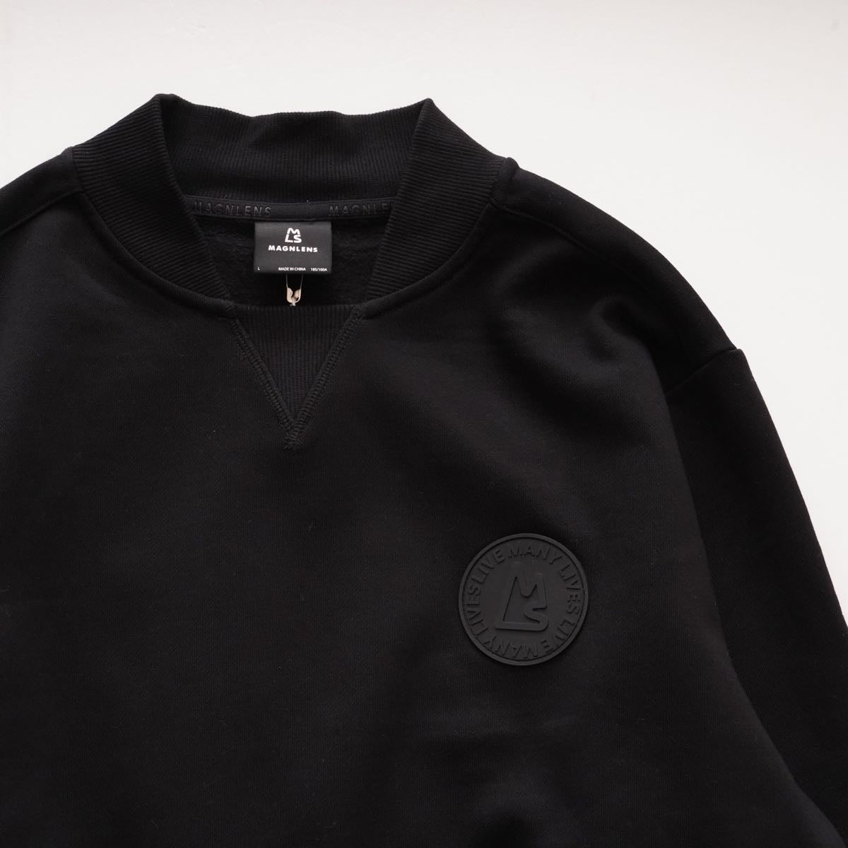 MAGNLENS マグレンズ ブラック 胸ワッペン付き 前V ガゼット スウェット BLACK GUSSET SWEAT SHIRT MEN
