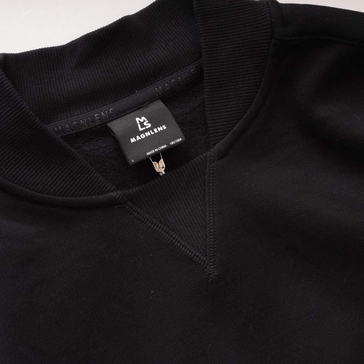 MAGNLENS マグレンズ ブラック 胸ワッペン付き 前V ガゼット スウェット BLACK GUSSET SWEAT SHIRT MEN