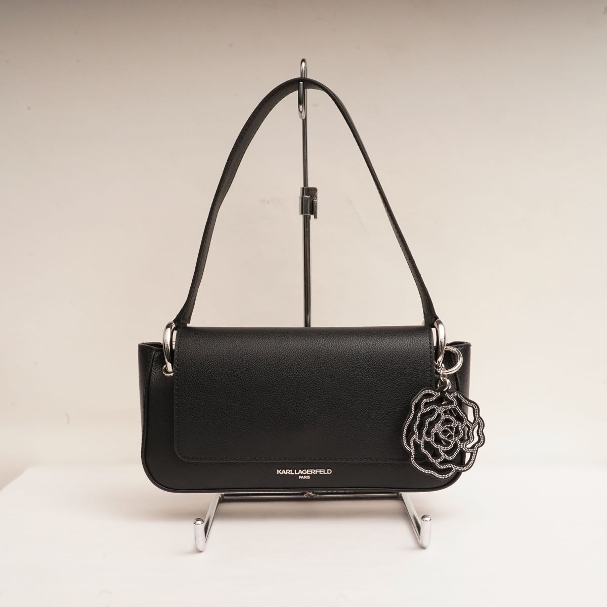 Karl Lagerfeld　カール・ラガーフェルド KARL LAGERFELD PARIS カールラガーフェルド ブラック レザーバッグ