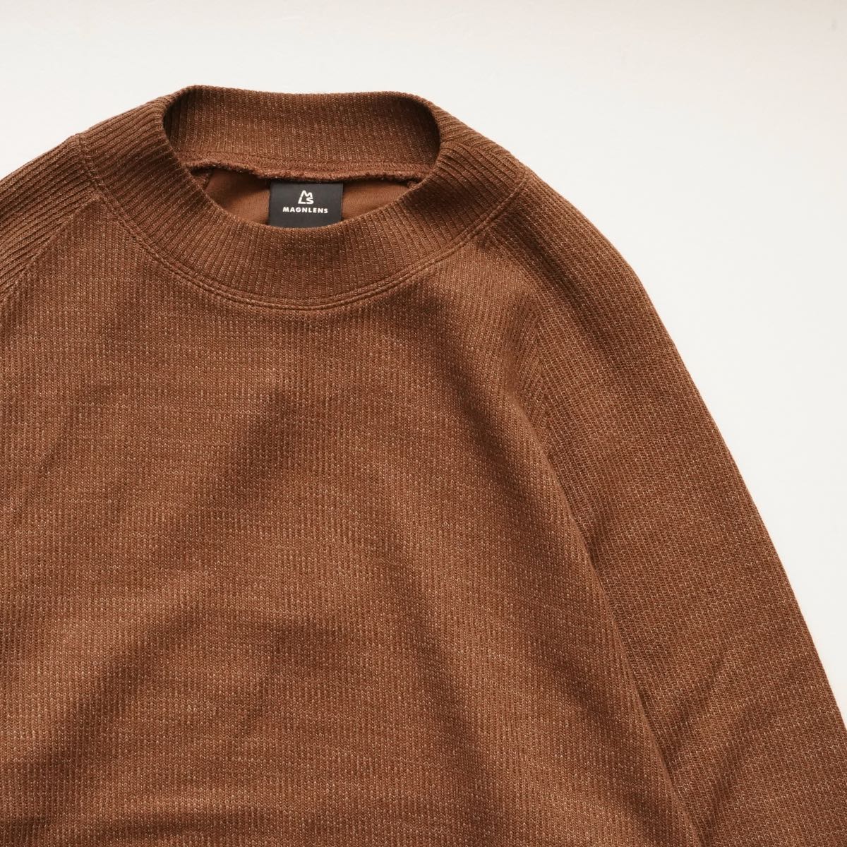 MAGNLENS マグレンズ ブラウン モックネック ニットカットソー BROWN MOCK NECK KNIT C.S. MEN