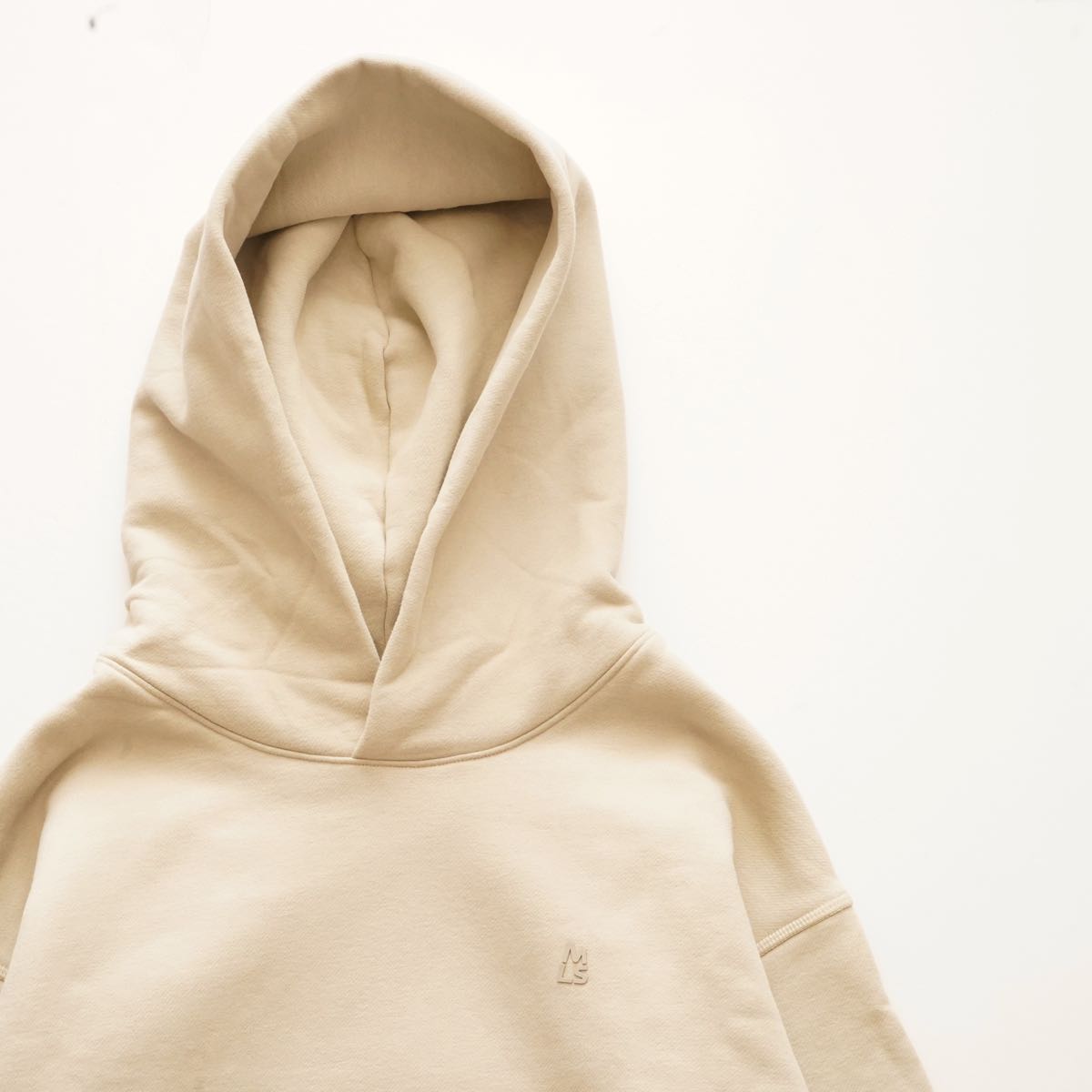 MAGNLENS マグレンズ アビーストーンカラー ロゴワンポイント フーディ ABBEY STONE LOGO HOODIE WOMEN