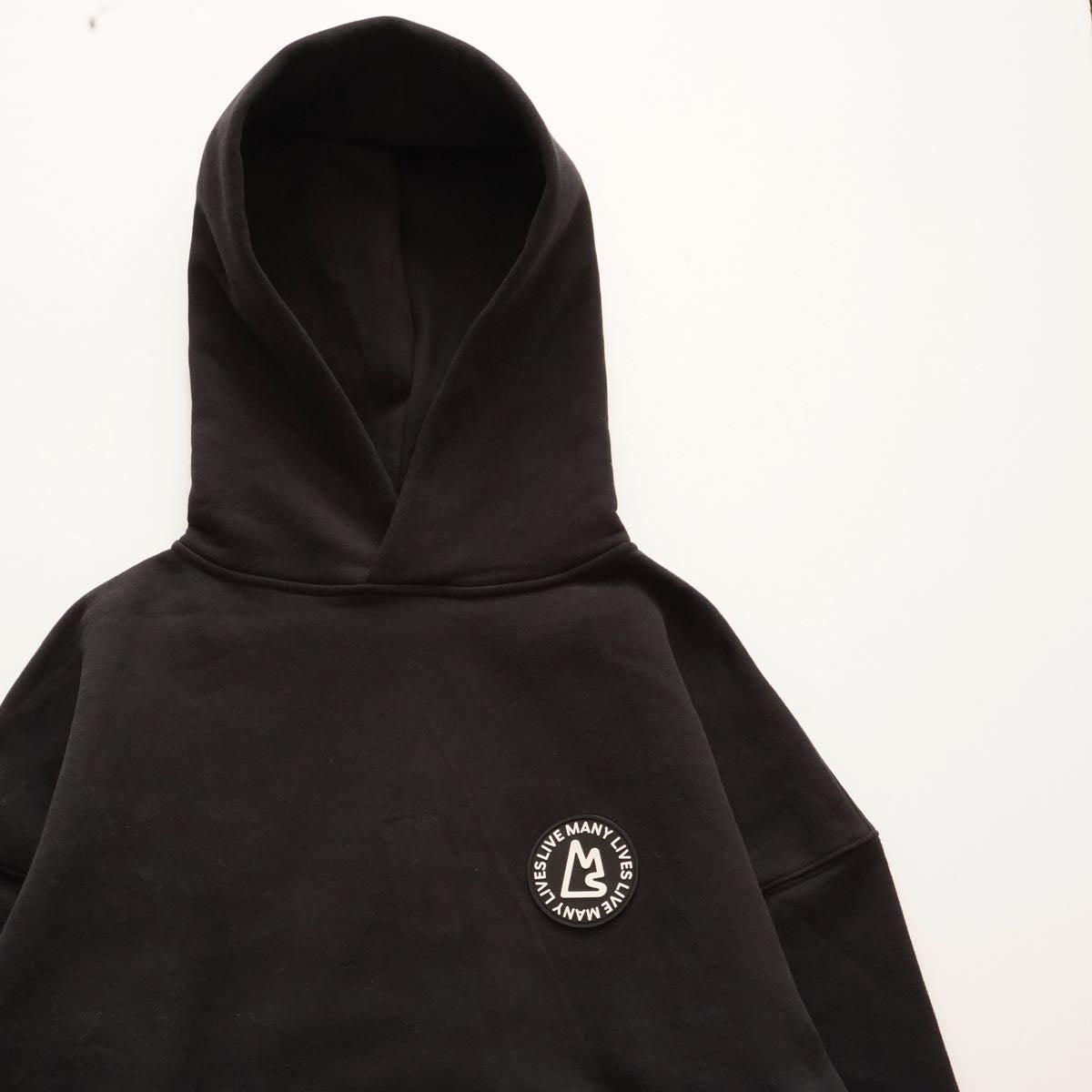MAGNLENS マグレンズ ブラック LIVE MANY LIVES ワッペン フーディ BLACK HOODIE