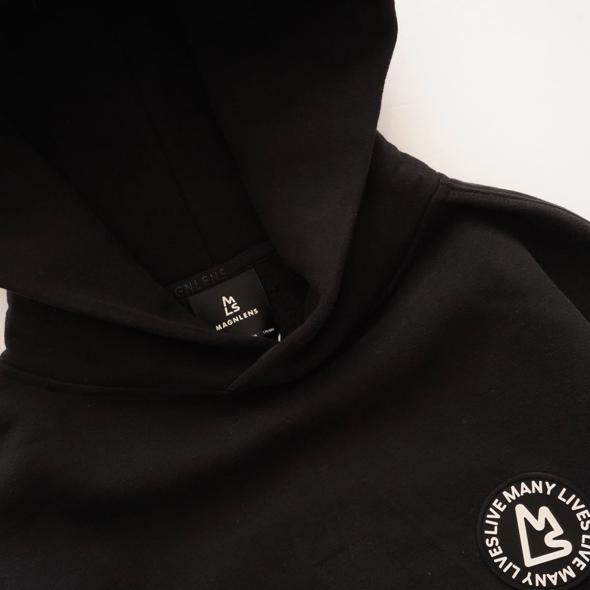 MAGNLENS マグレンズ ブラック LIVE MANY LIVES ワッペン フーディ BLACK HOODIE