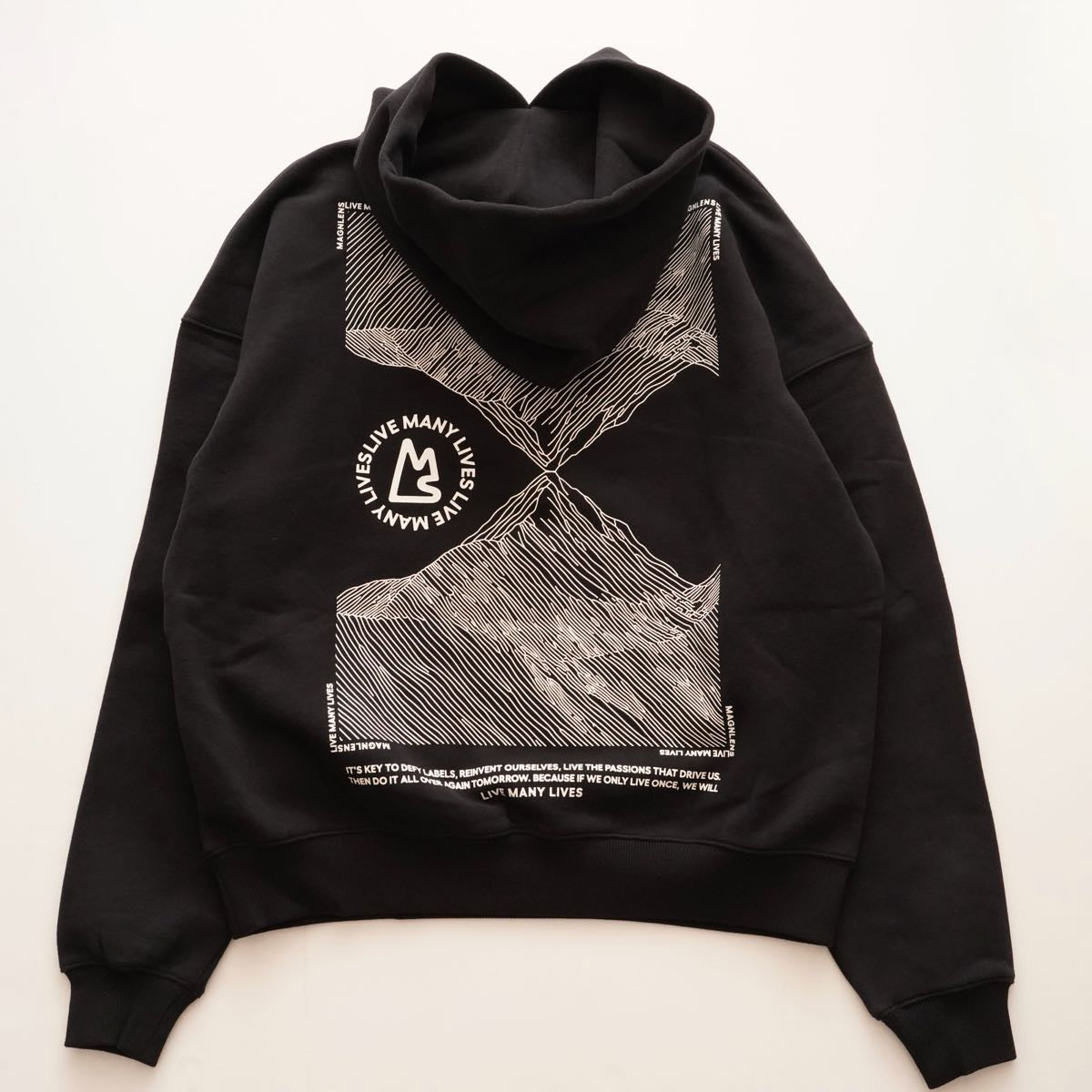 MAGNLENS マグレンズ ブラック LIVE MANY LIVES ワッペン フーディ BLACK HOODIE