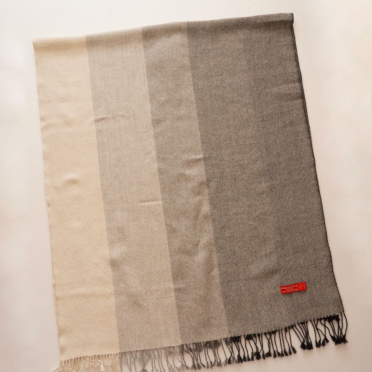 アドラーブル グレー グラデーション アルパカストール 『FADE』 ADOLUVLE GRAY GRADATION ALPACA 100% SHAWL