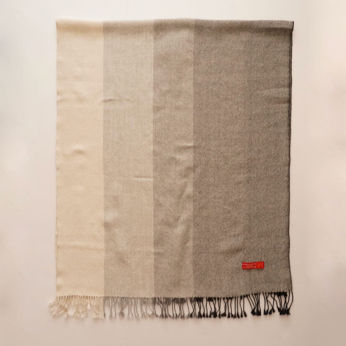 アドラーブル グレー グラデーション アルパカストール 『FADE』 ADOLUVLE GRAY GRADATION ALPACA 100% SHAWL