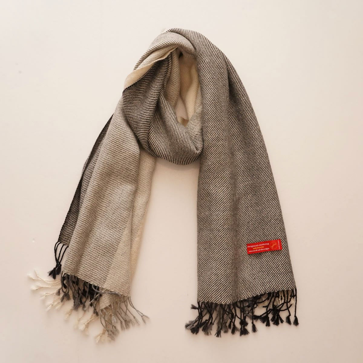 アドラーブル グレー グラデーション アルパカストール 『FADE』 ADOLUVLE GRAY GRADATION ALPACA 100% SHAWL