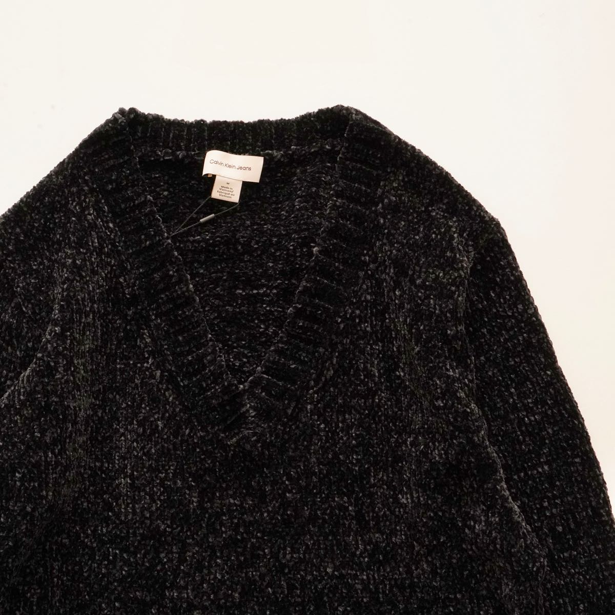 CK カルバンクラインジーンズ ブラック クロップド Vネックセーター シェニールニット CALVIN KLEIN JEANS BLACK V-NECK SWEATER CHENILLE KNIT WOMENS