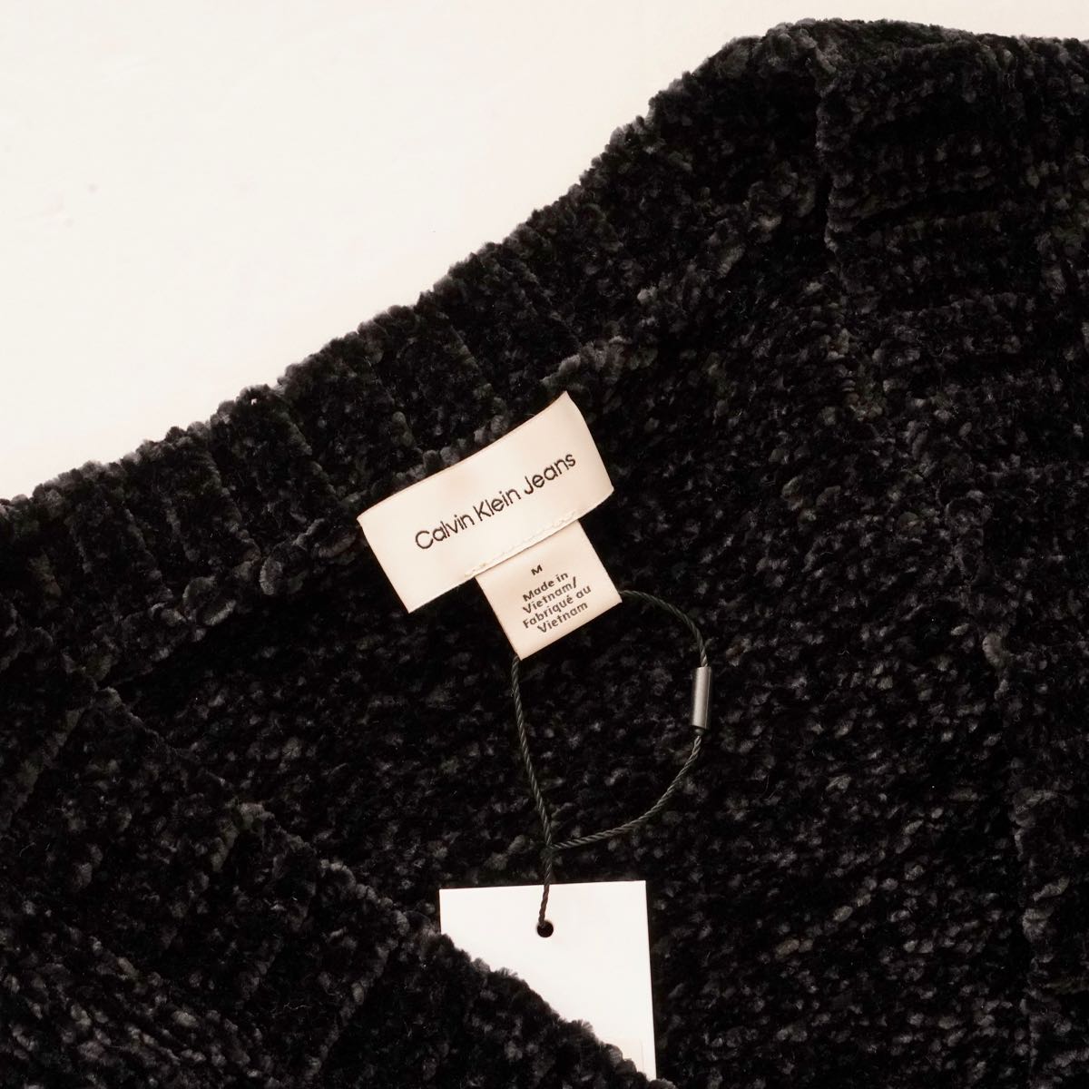 CK カルバンクラインジーンズ ブラック クロップド Vネックセーター シェニールニット CALVIN KLEIN JEANS BLACK V-NECK SWEATER CHENILLE KNIT WOMENS