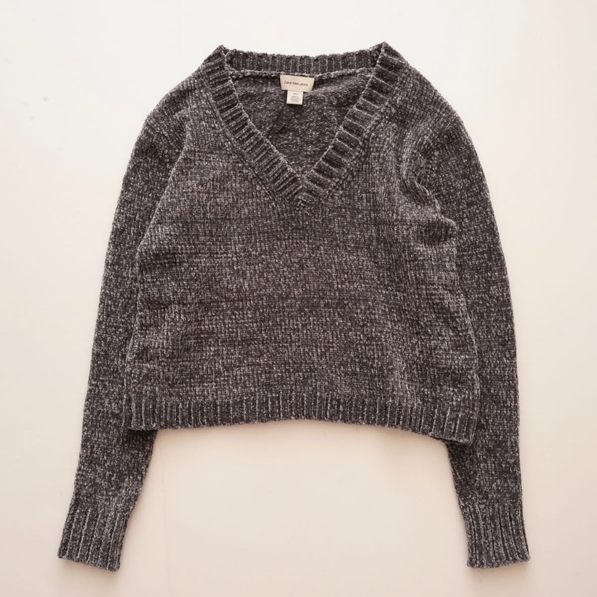 CK カルバンクラインジーンズ グレー クロップド Vネックセーター シェニールニット CALVIN KLEIN JEANS GRAY V-NECK SWEATER CHENILLE KNIT WOMENS
