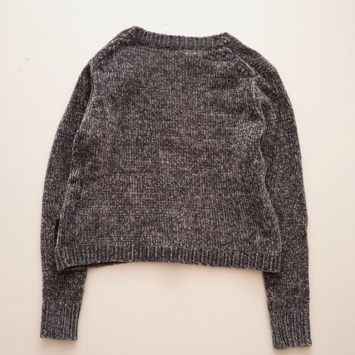 CK カルバンクラインジーンズ グレー クロップド Vネックセーター シェニールニット CALVIN KLEIN JEANS GRAY V-NECK SWEATER CHENILLE KNIT WOMENS
