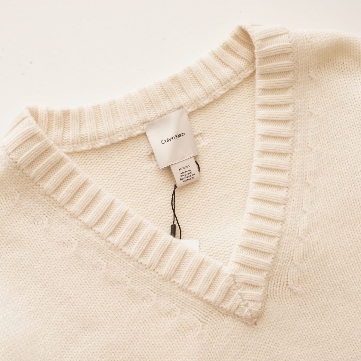 CK calvin klein カルバンクライン オフホワイト Vネックニット 