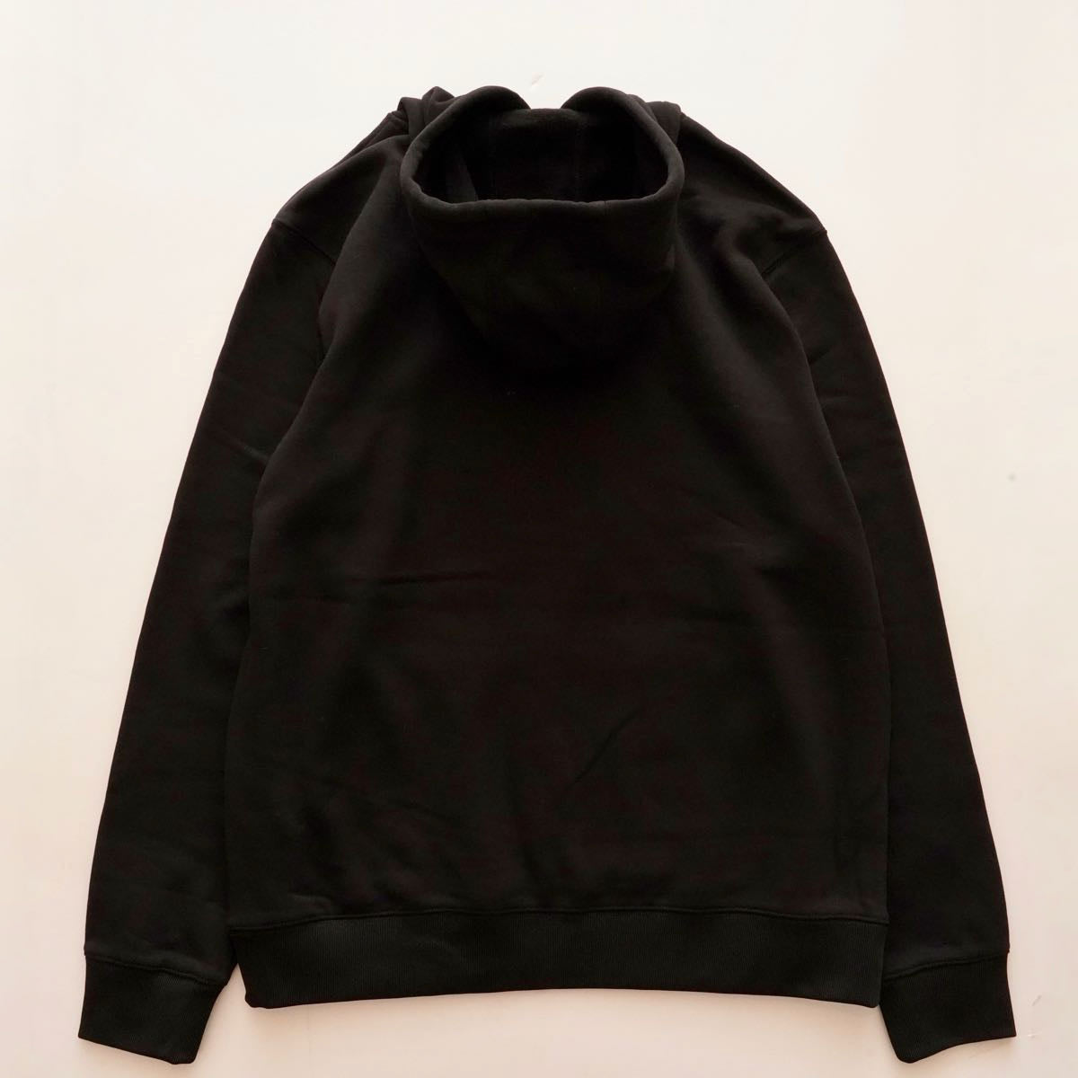 新品KARL LAGERFELD（カール ラガーフェルド）ブラックSパーカー KARL LAGERFELD PARIS カールラガーフェルド パリ ブラック ロゴ