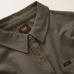 画像をギャラリービューアに読み込む, Lee®︎ リー オリーブグレー クロップド 天竺シャツ OLIVE GRAY CROPPED KNIT SHIRT WOMEN
