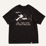 画像をギャラリービューアに読み込む, A.R.C. ブラック プリント Tシャツ MULTIDISCIPLINARY PEAFORMANCE PRODUCT TESTED IN THE FIELD
