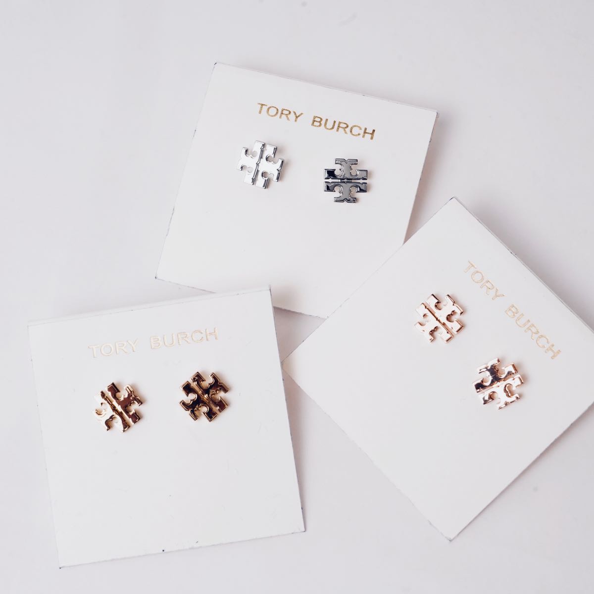 TORY BURCH トリーバーチ ローズゴールド スモールロゴスタッズ ピアス ROSE GOLD SMALL LOGO STUD PIERCED EARRINGS