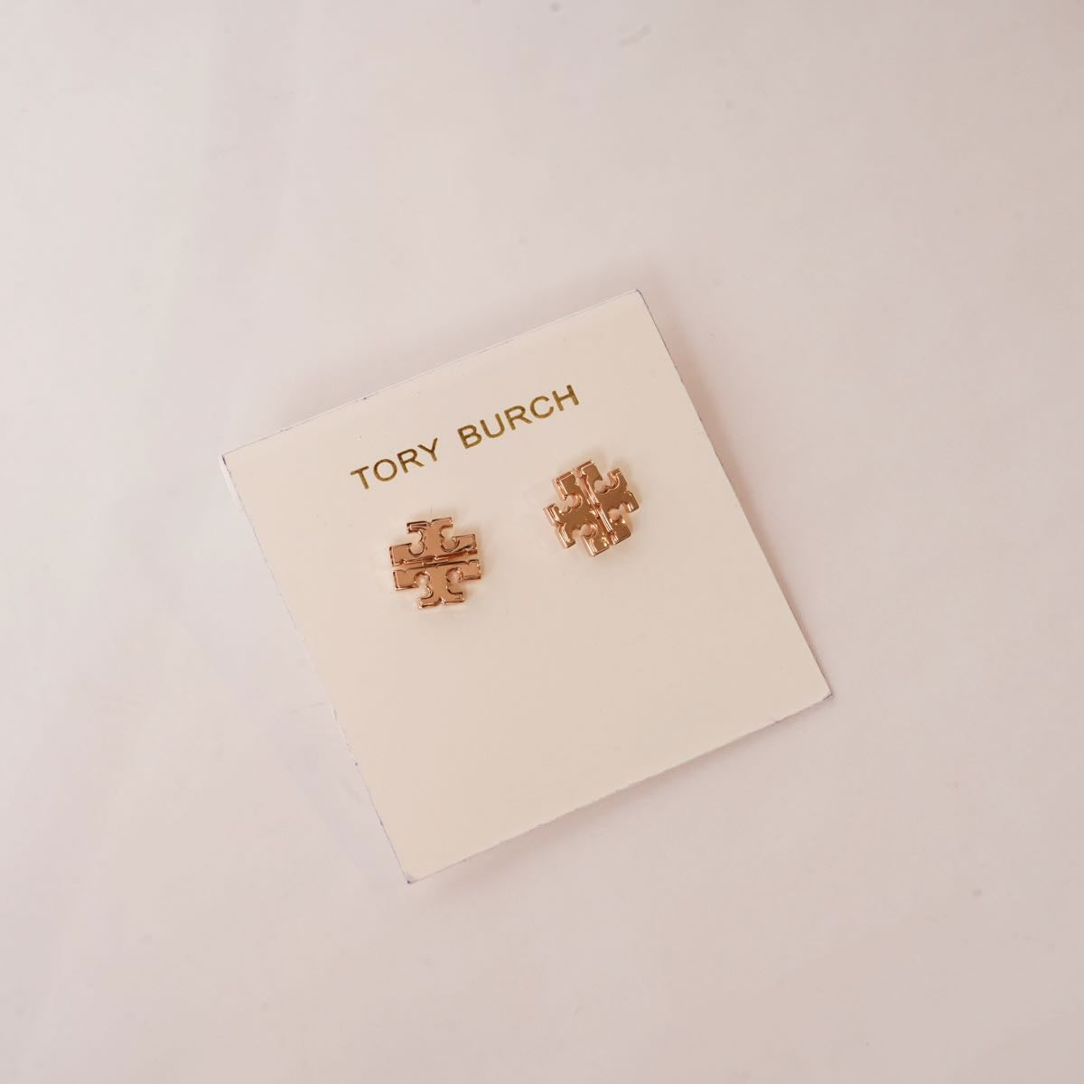 TORY BURCH トリーバーチ ローズゴールド スモールロゴスタッズ ピアス ROSE GOLD SMALL LOGO STUD PIERCED EARRINGS