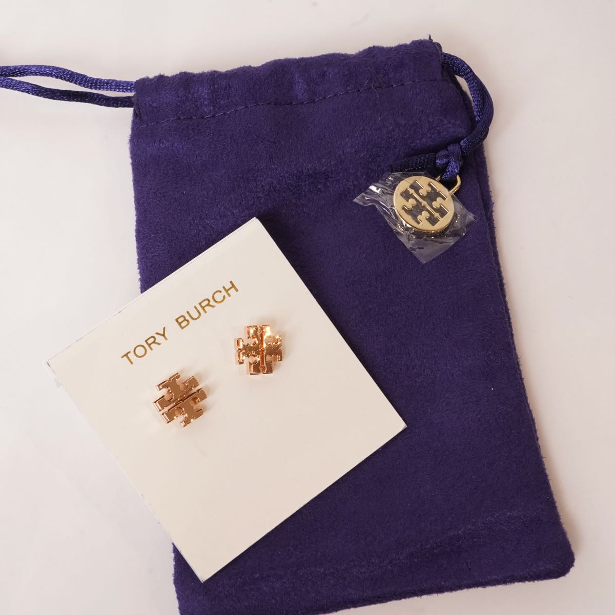 TORY BURCH トリーバーチ ローズゴールド スモールロゴスタッズ ピアス ROSE GOLD SMALL LOGO STUD PIERCED EARRINGS