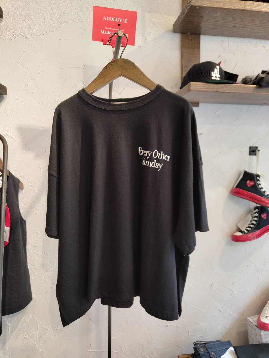RITA リタ ブラック エブリ アザー サンデー 刺繍 Tシャツ BLACK EVERY OTHER SUNDAY TEE WOMEN