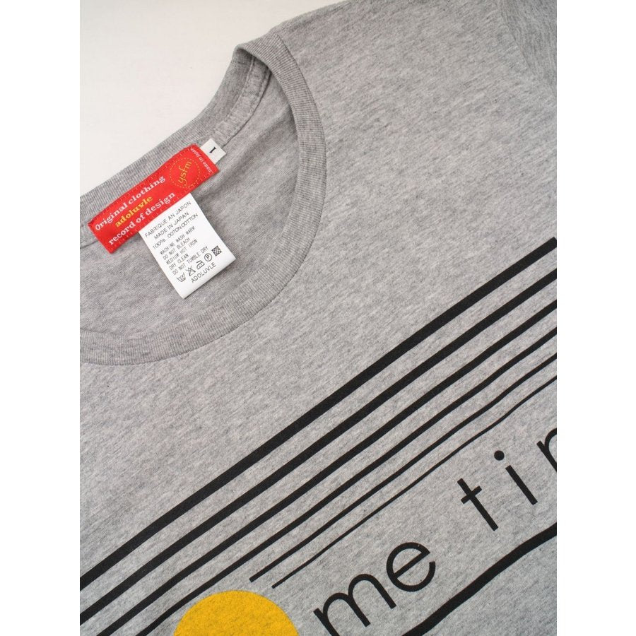 アドラーブル オリジナル グレー 『サムタイム バイ ザ ビーチ』Tシャツ ADOLUVLE ORIGINAL GRAY『SOME TIME BY THE BEACH』 T-SHIRTS MADE IN JAPAN
